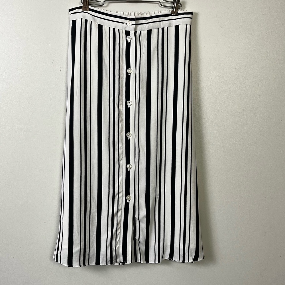 LOFT mid length A line skirt women’s size medium new with tags full button front